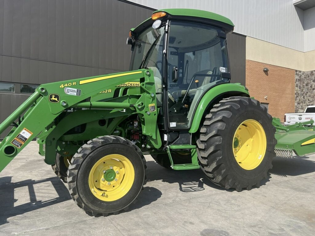 2022 John Deere 4052R